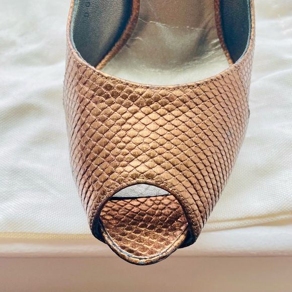 Salvatore Ferragamo - Peep Toe Platform Pump Heels Metallic Brown 8b - Picture 12 of 16